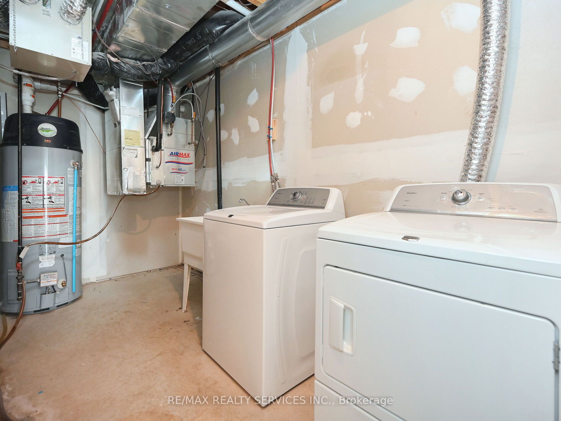 552 Attenborough Terr