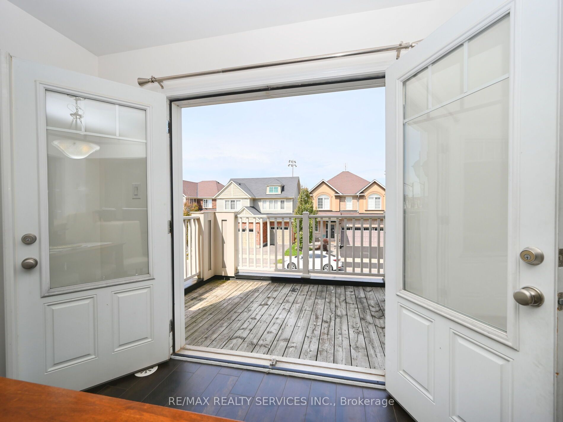 552 Attenborough Terr