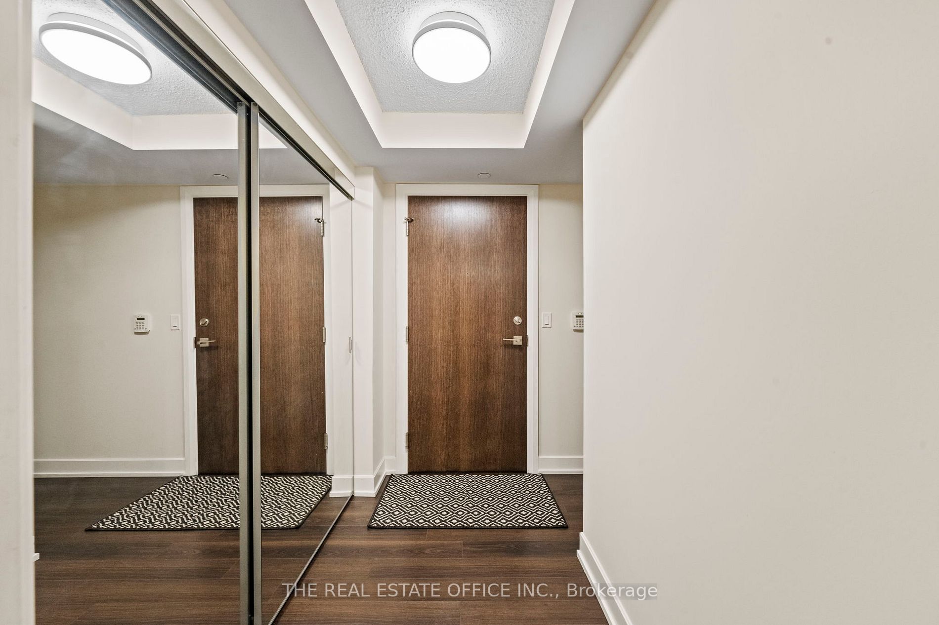 2 Eva Rd, #1829
