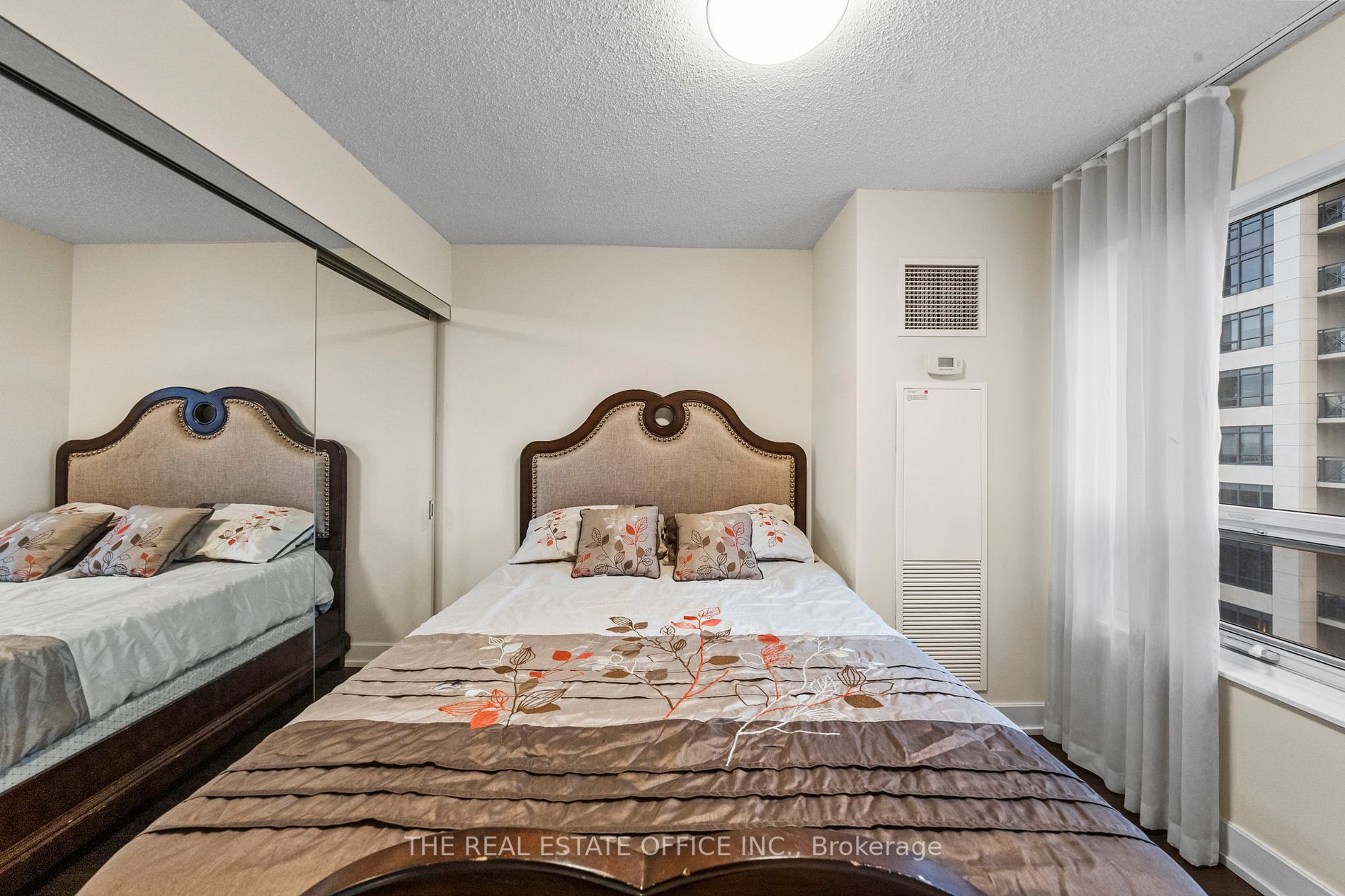 2 Eva Rd, #1829