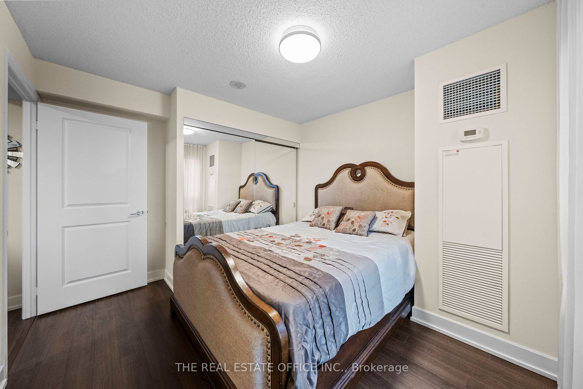 2 Eva Rd, #1829