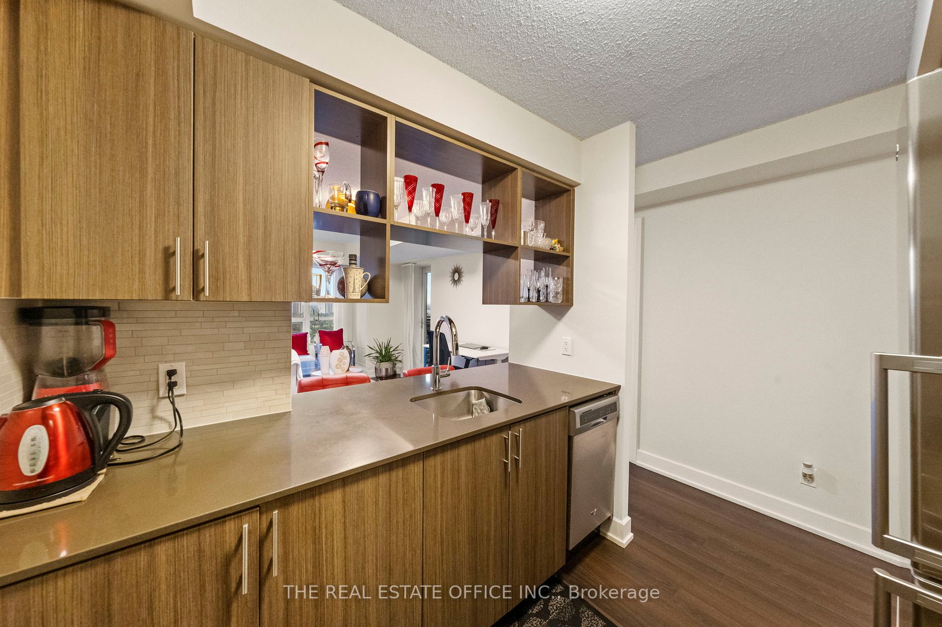 2 Eva Rd, #1829