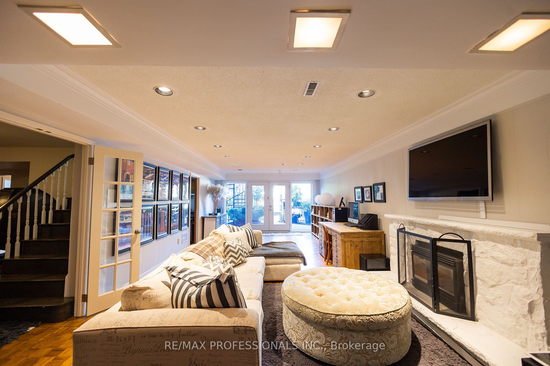 52 Courtsfield Crescent