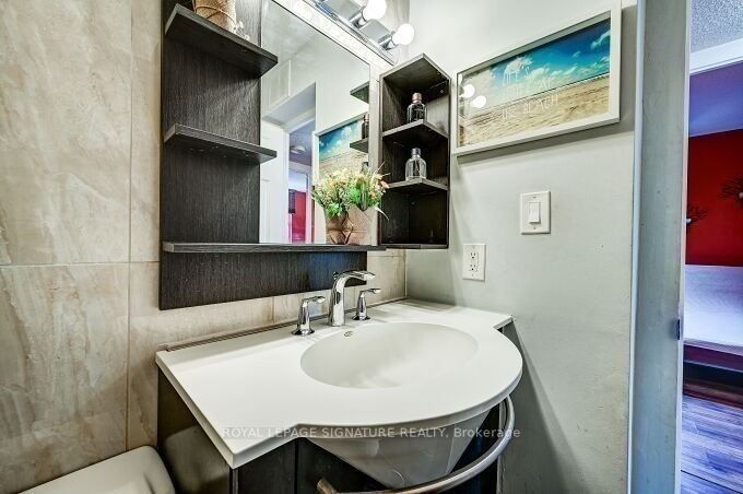 3625 Lake Shore Blvd W, #209