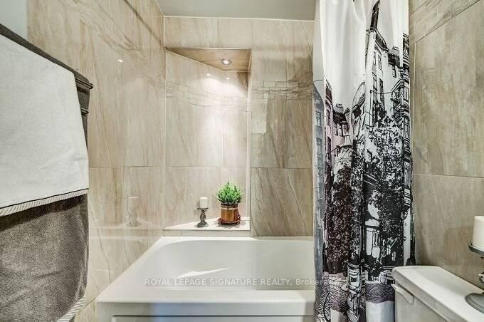 3625 Lake Shore Blvd W, #209