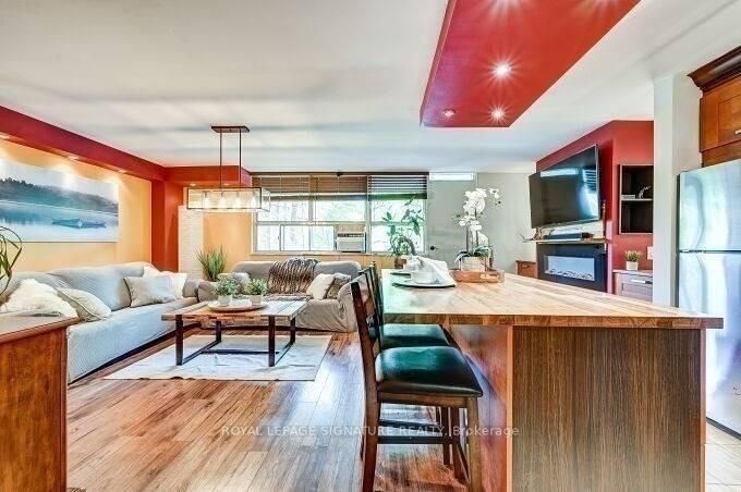 3625 Lake Shore Blvd W, #209