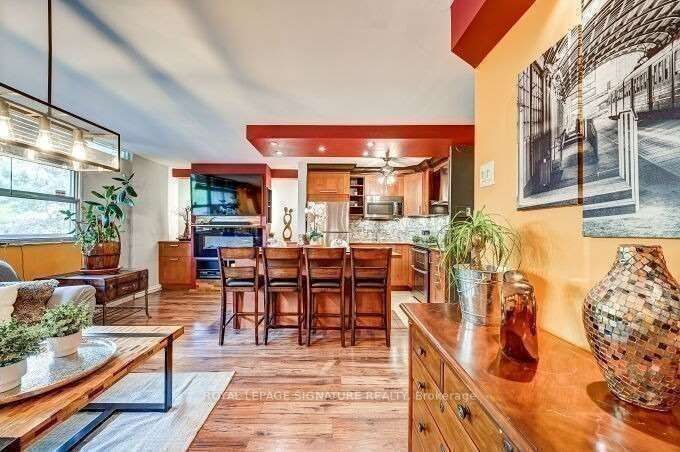 3625 Lake Shore Blvd W, #209