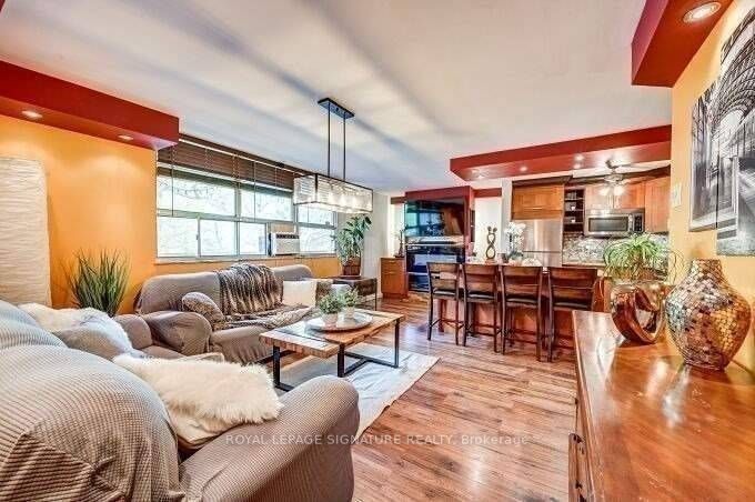 3625 Lake Shore Blvd W, #209
