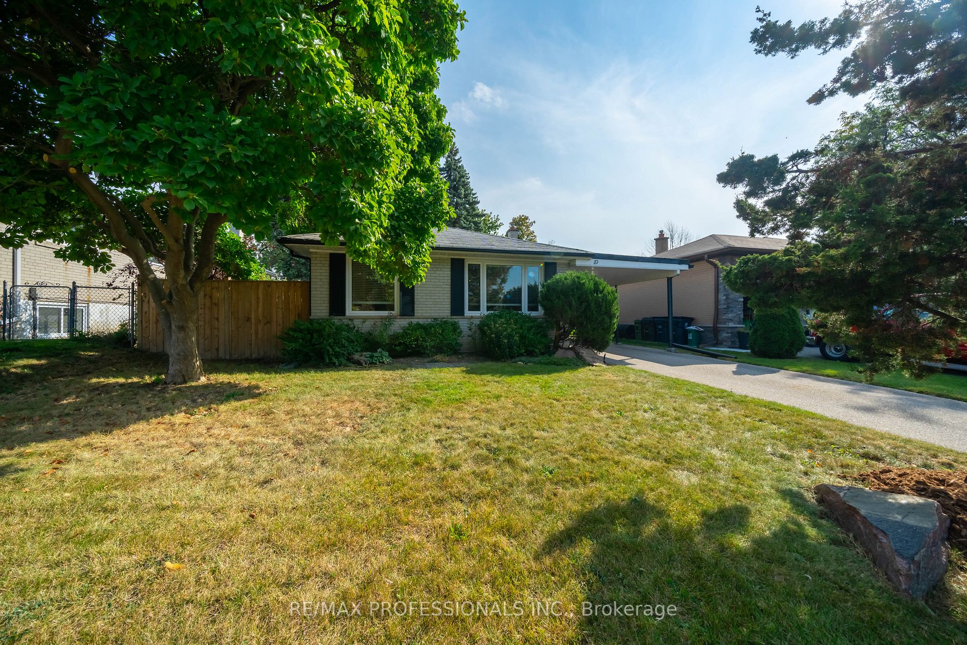 19 Vanderbrent Cres