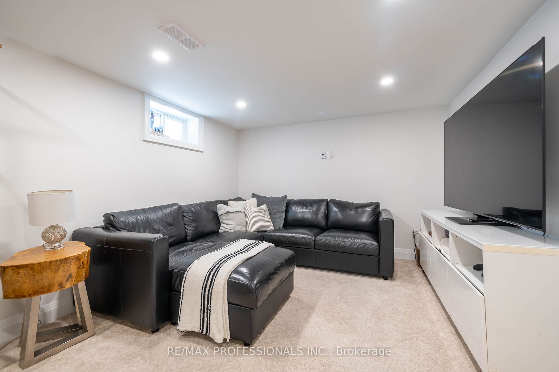 19 Vanderbrent Cres