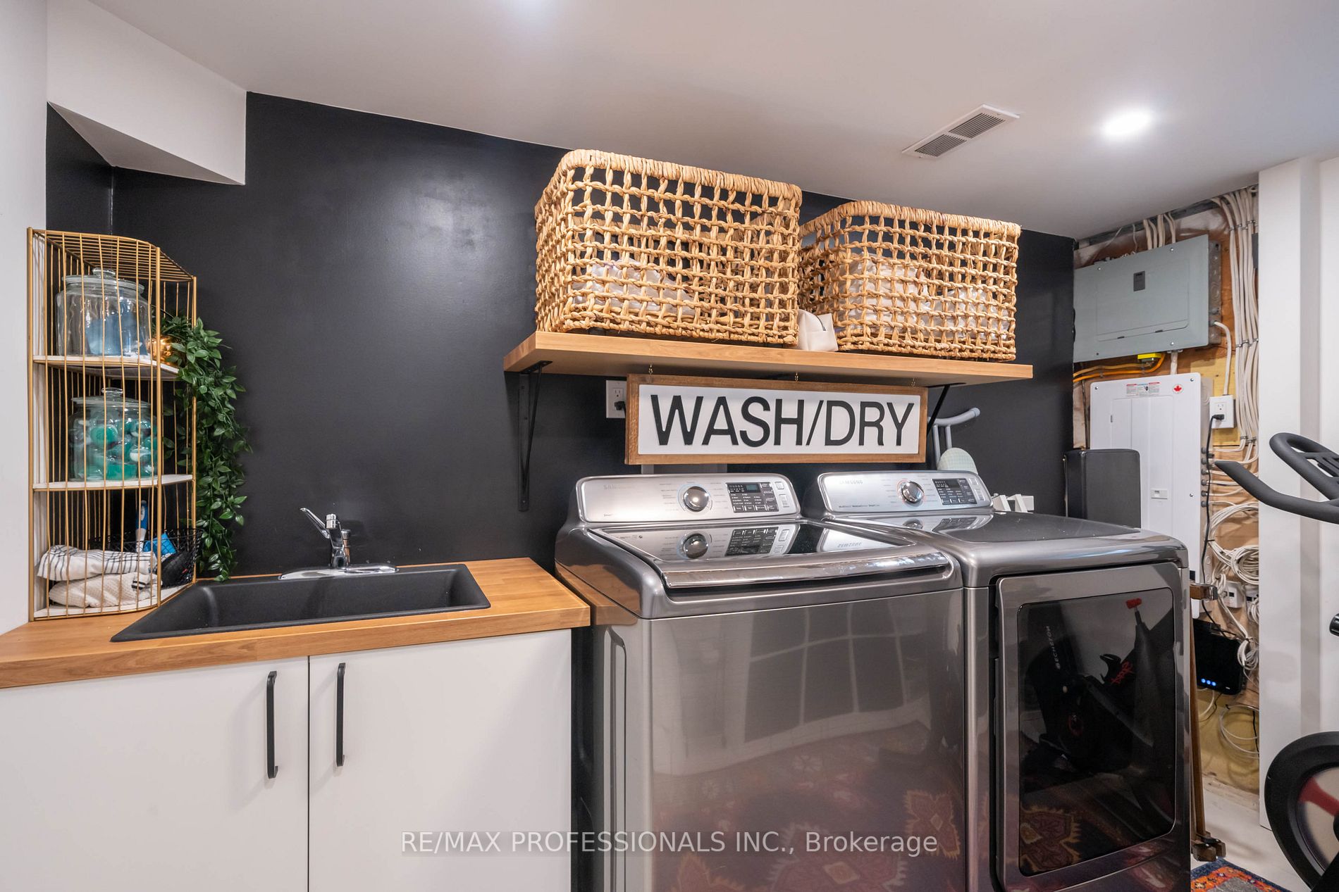 19 Vanderbrent Cres