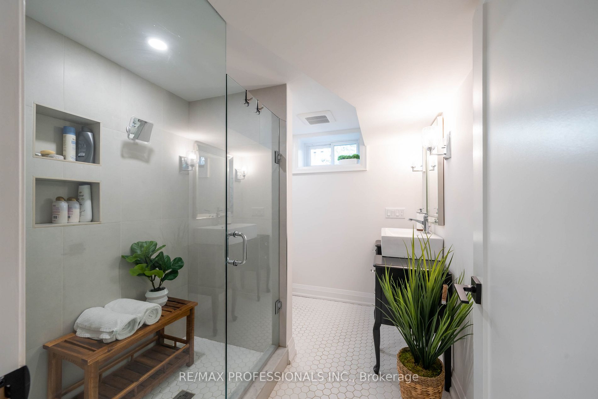 19 Vanderbrent Cres