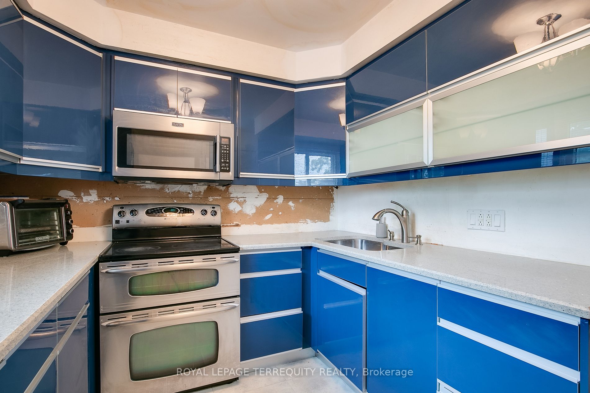 2075 Asta Dr, #21