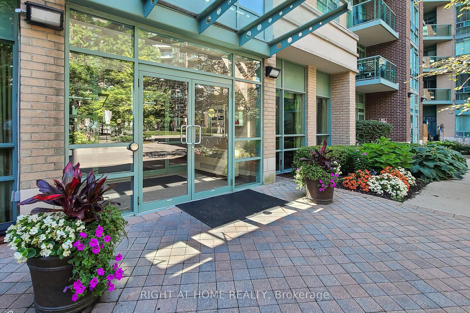 7 Michael Power Pl Pl, #904