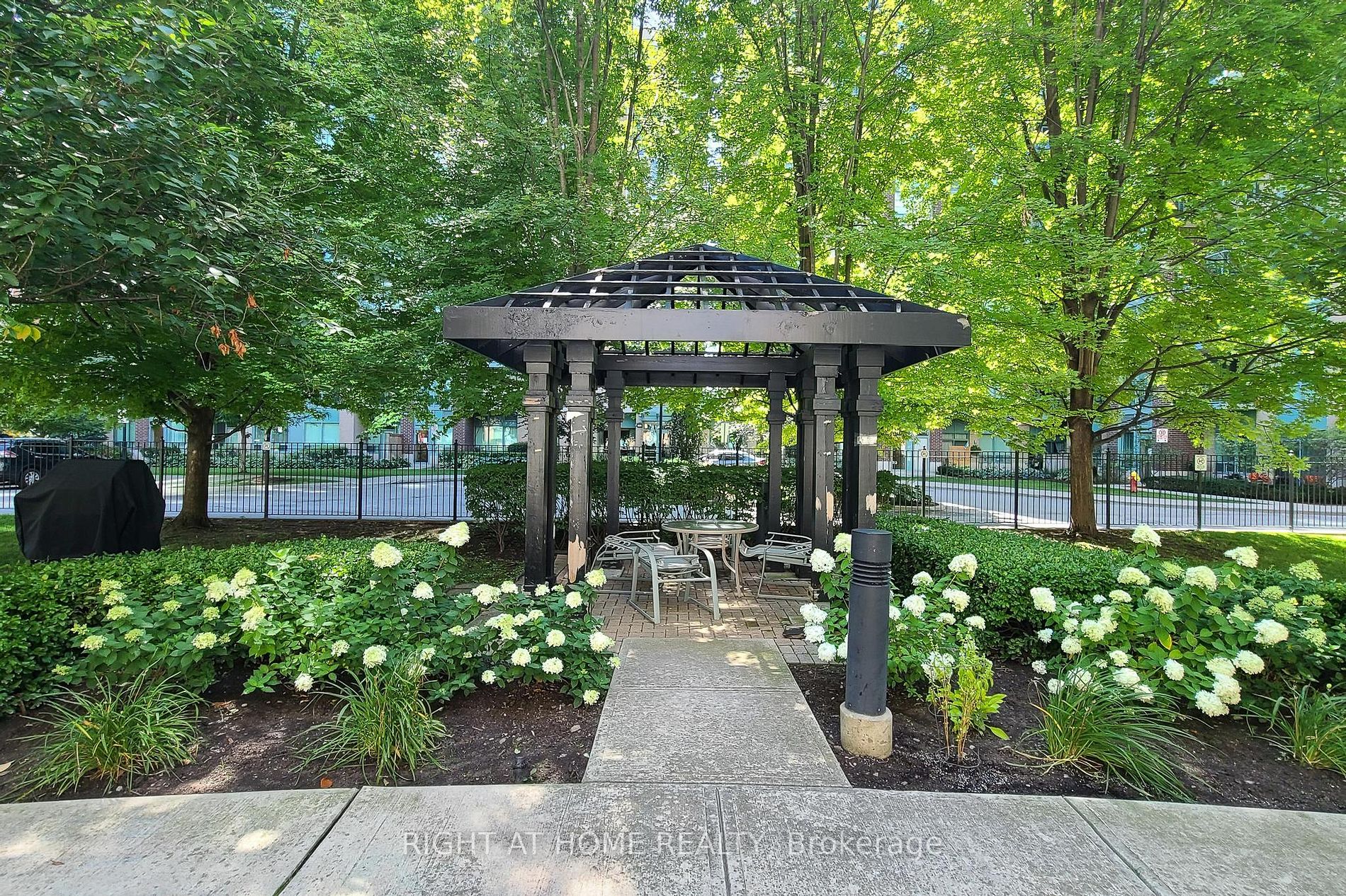 7 Michael Power Pl Pl, #904