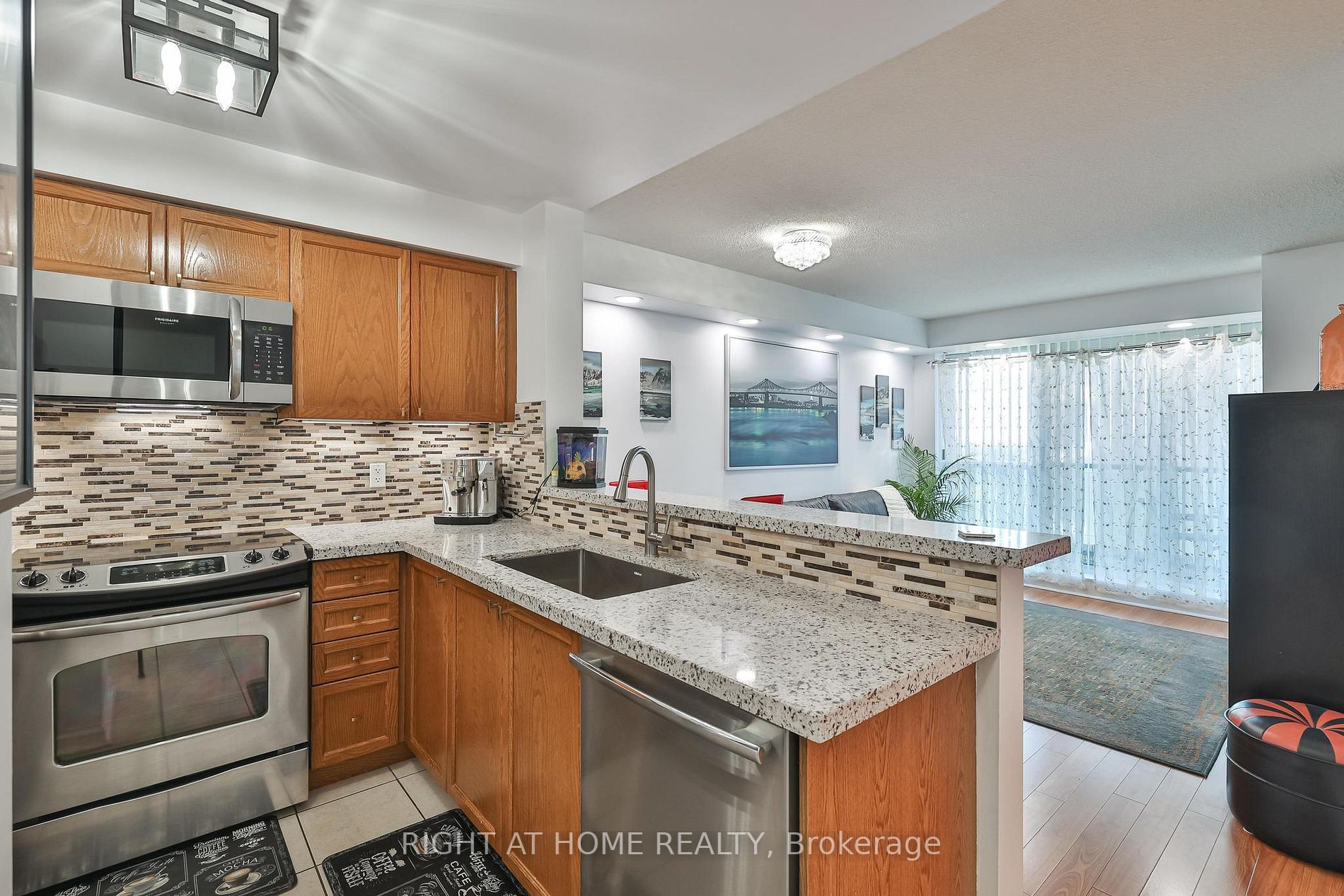 7 Michael Power Pl Pl, #904