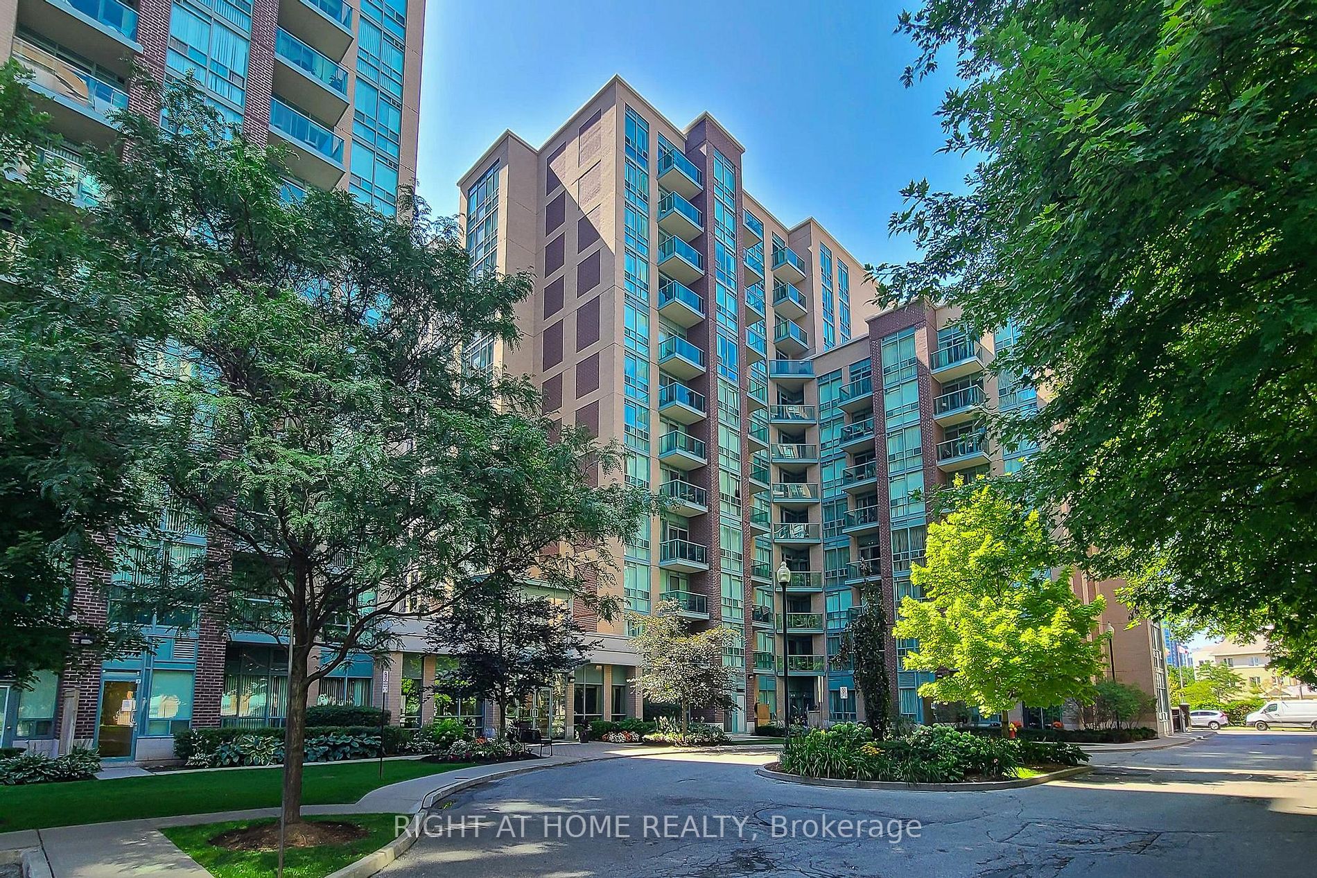 7 Michael Power Pl Pl, #904