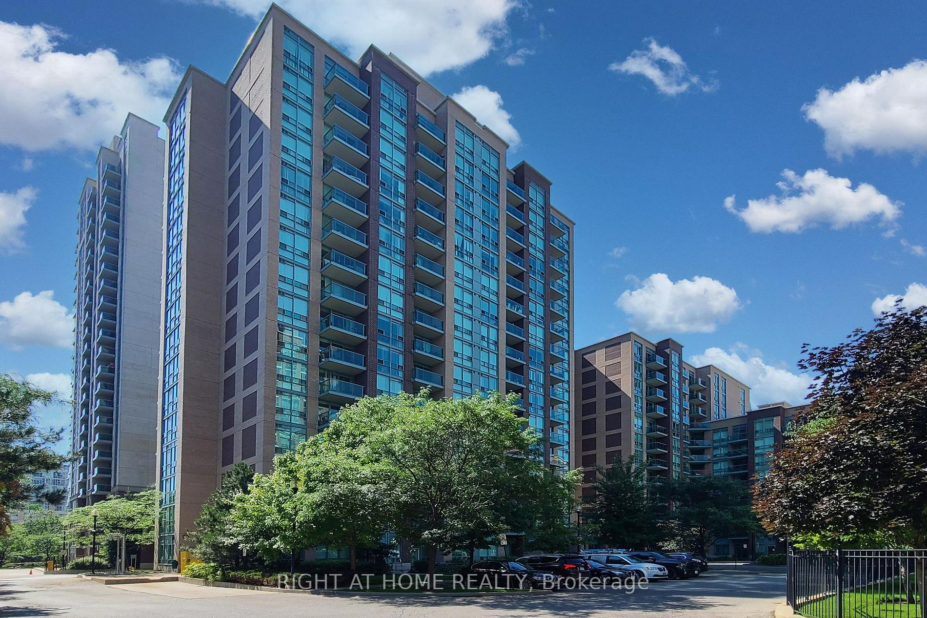 7 Michael Power Pl Pl, #904