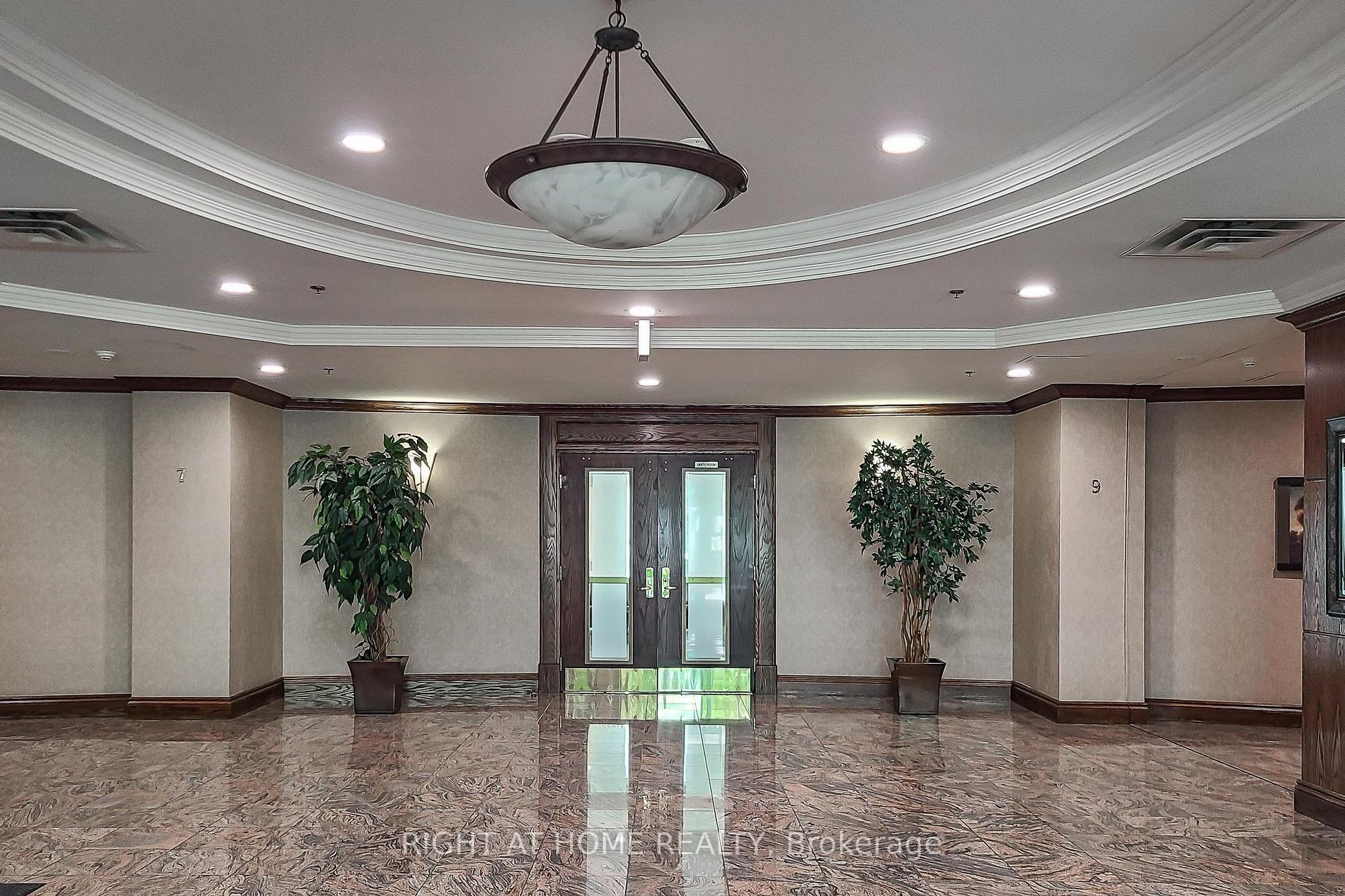 7 Michael Power Pl Pl, #904