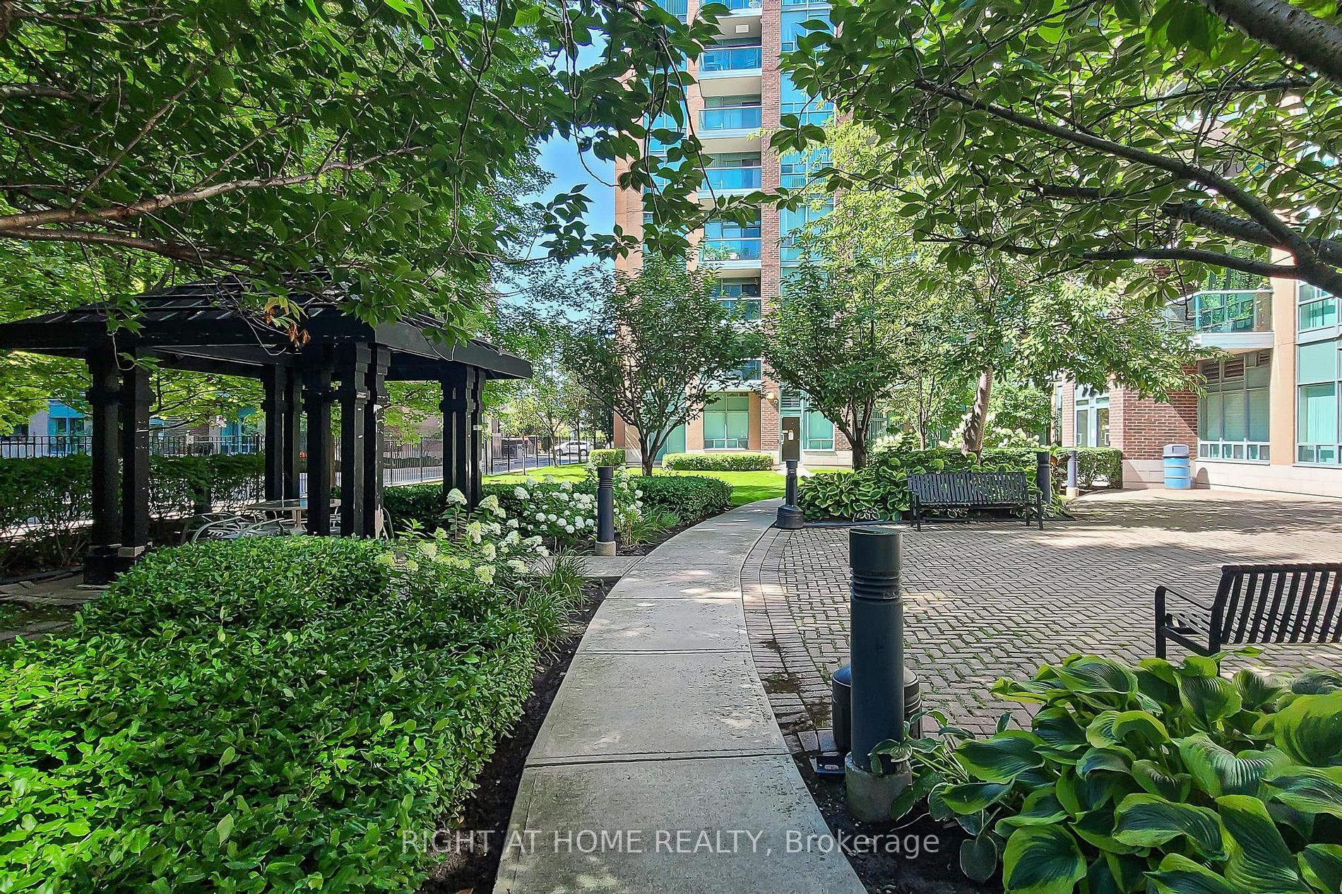 7 Michael Power Pl Pl, #904