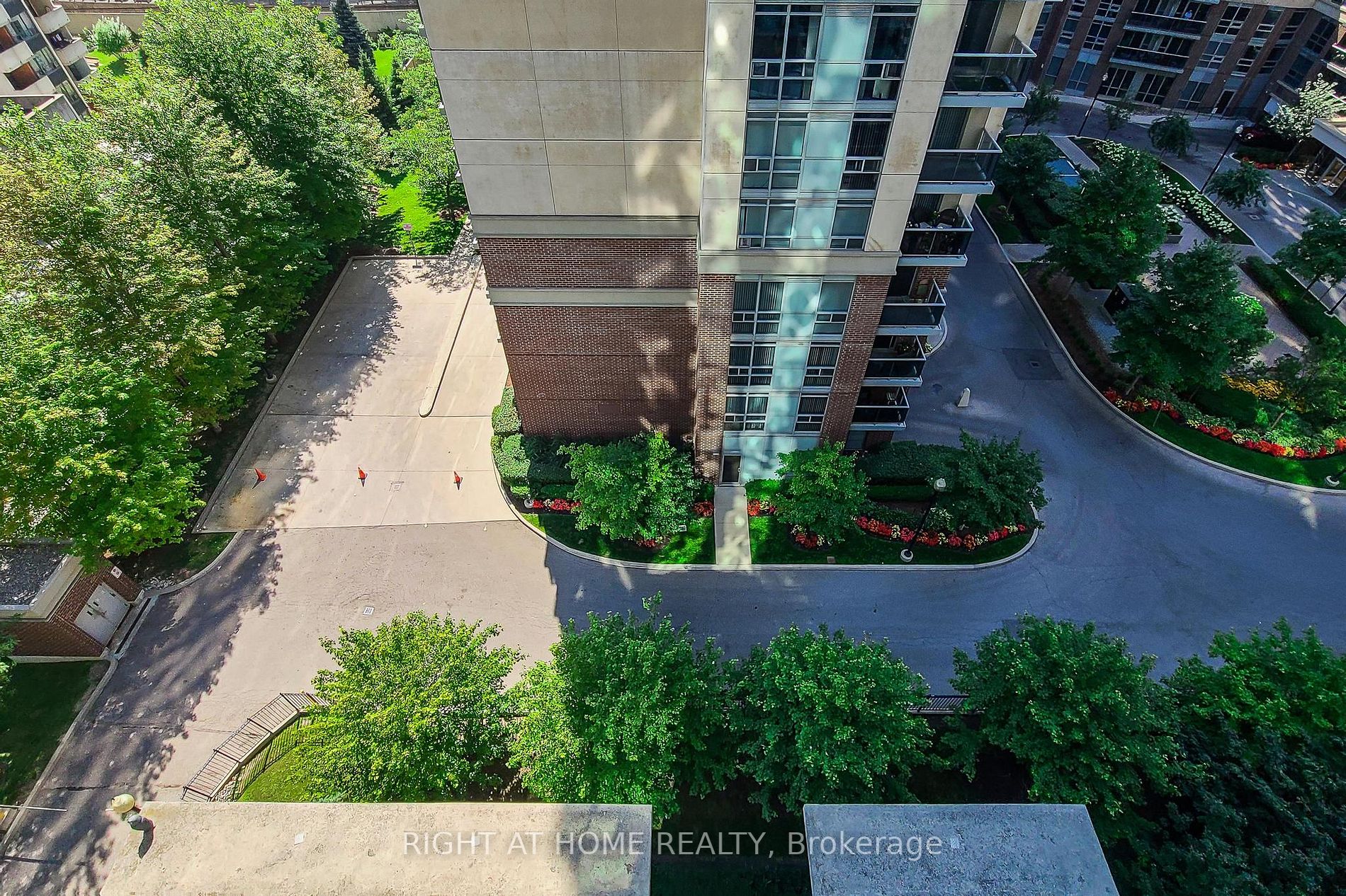 7 Michael Power Pl Pl, #904