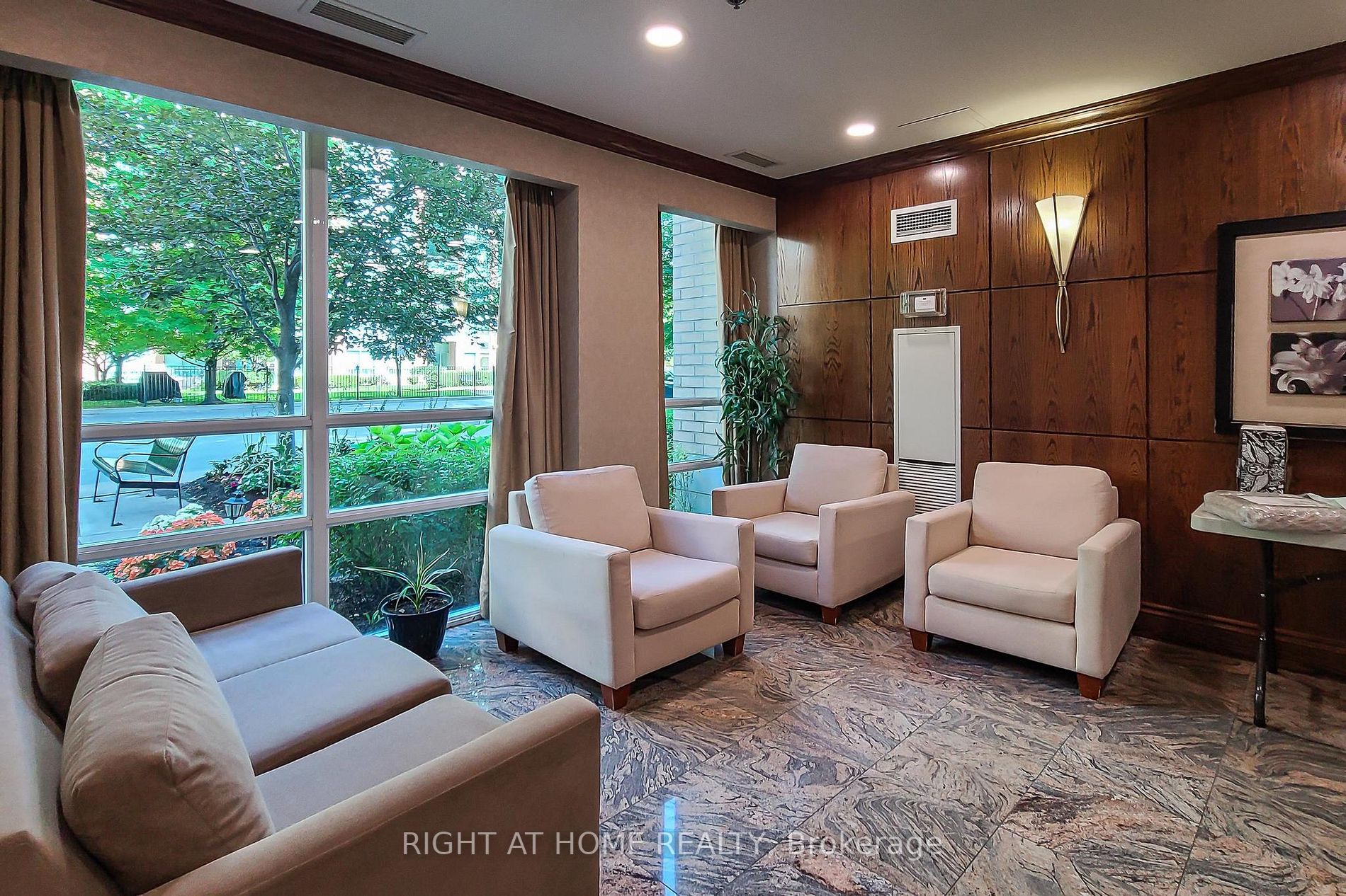 7 Michael Power Pl Pl, #904
