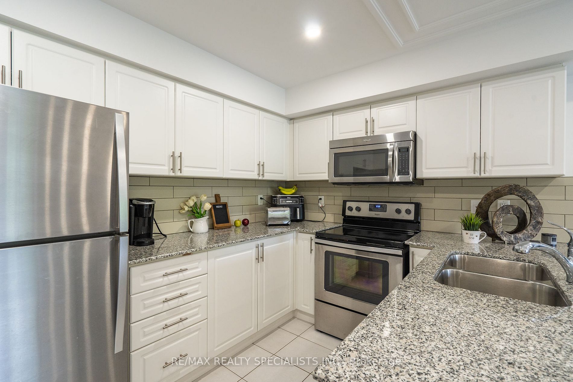 2484 Post Rd, #23