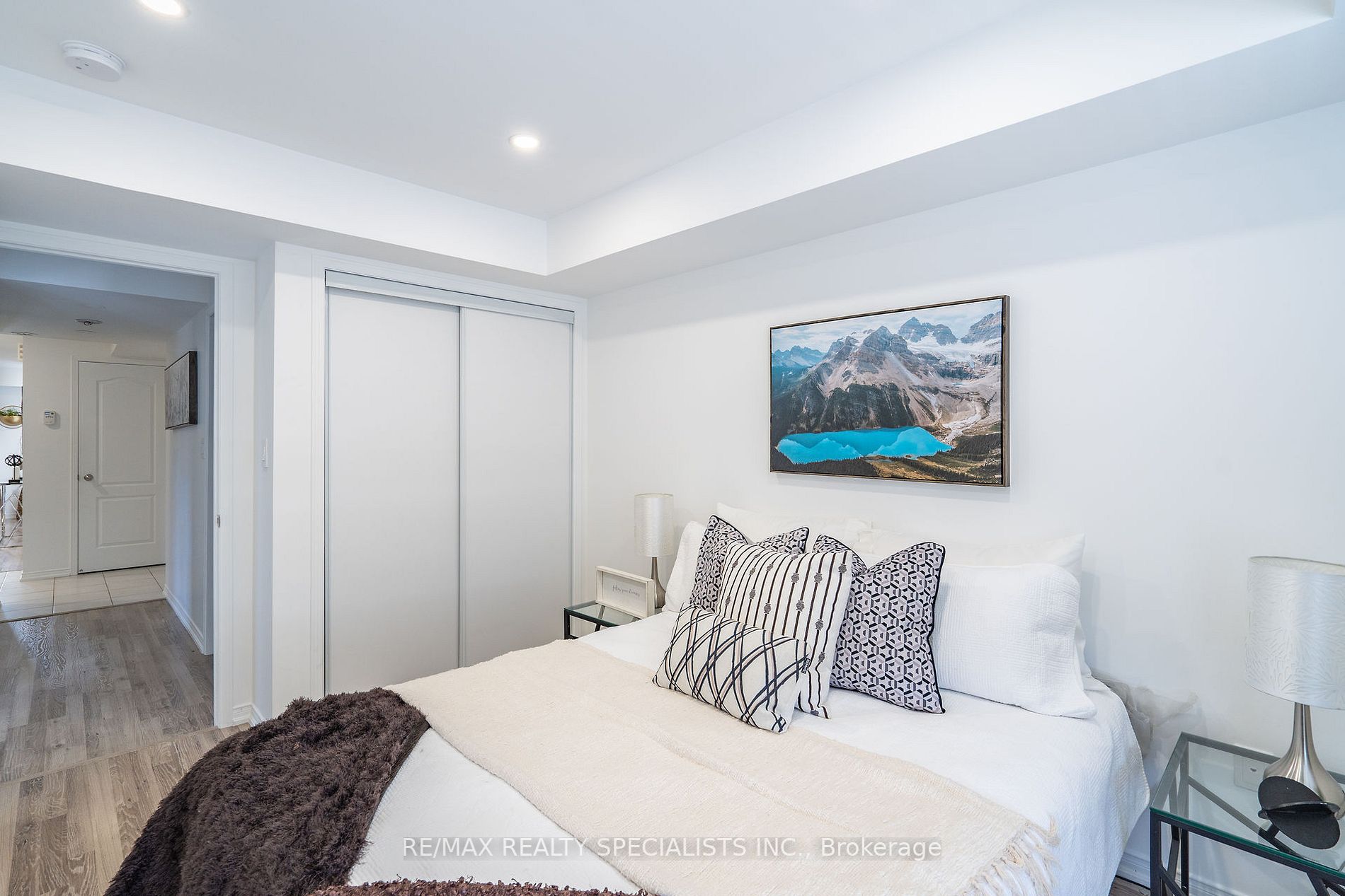 2484 Post Rd, #23
