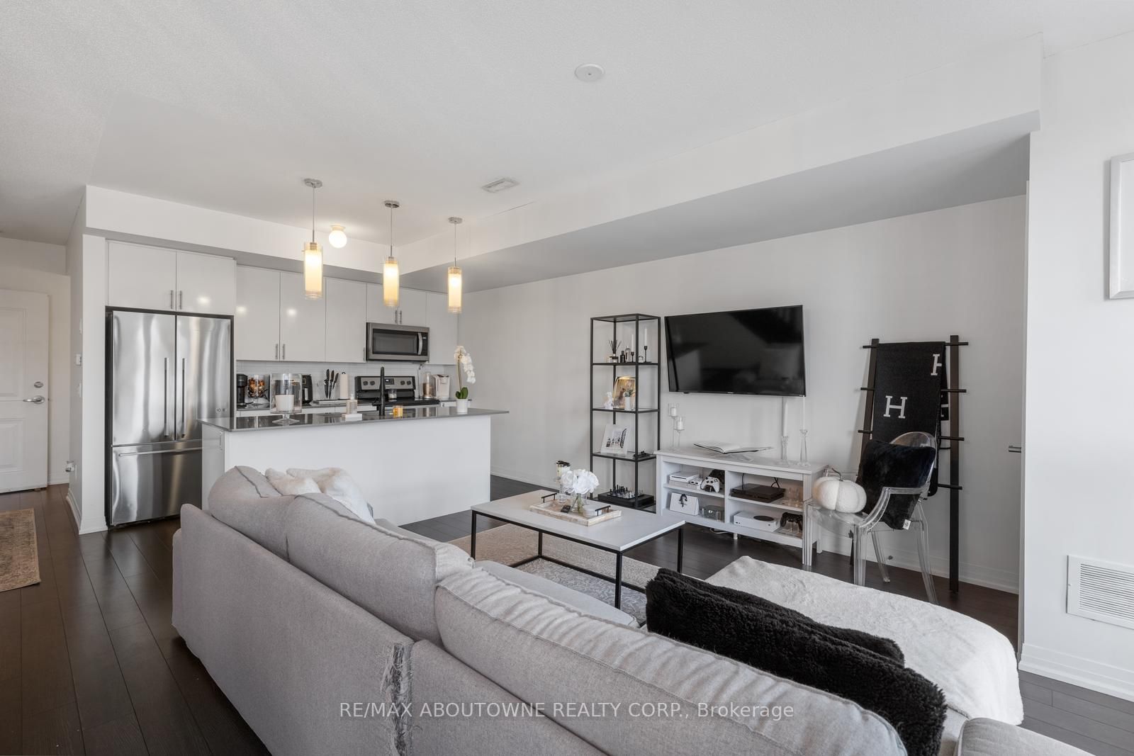1200 Main St E, #202