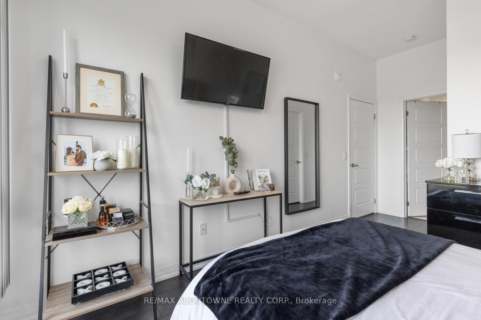 1200 Main St E, #202