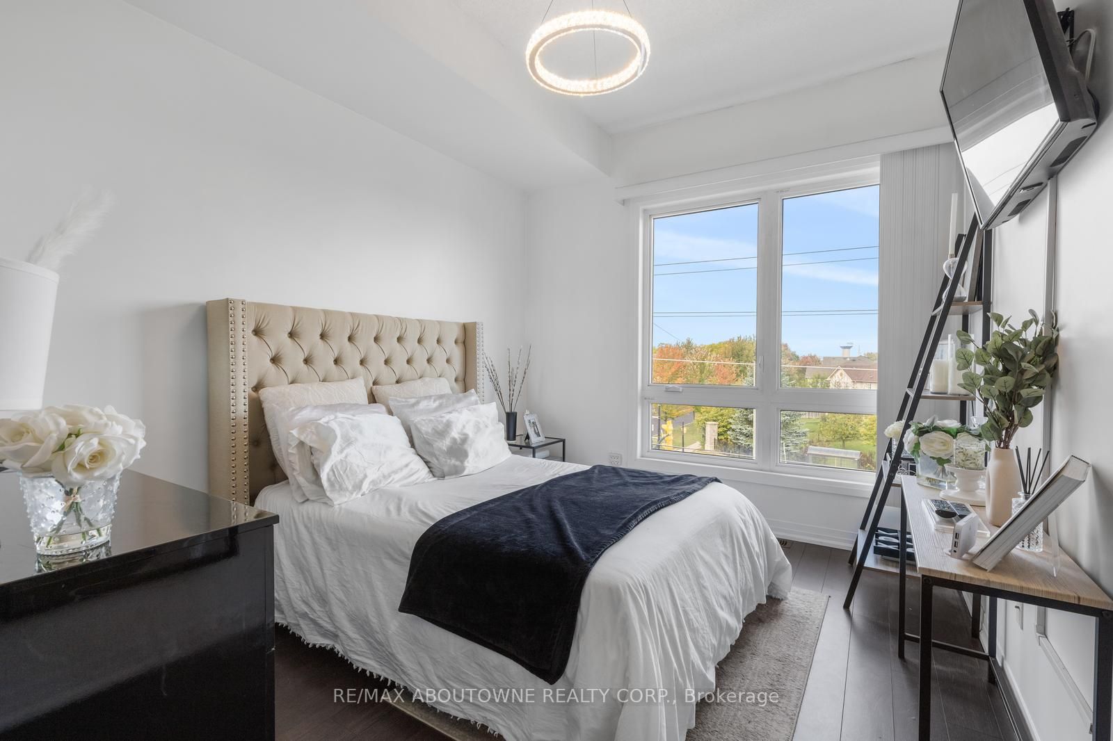 1200 Main St E, #202