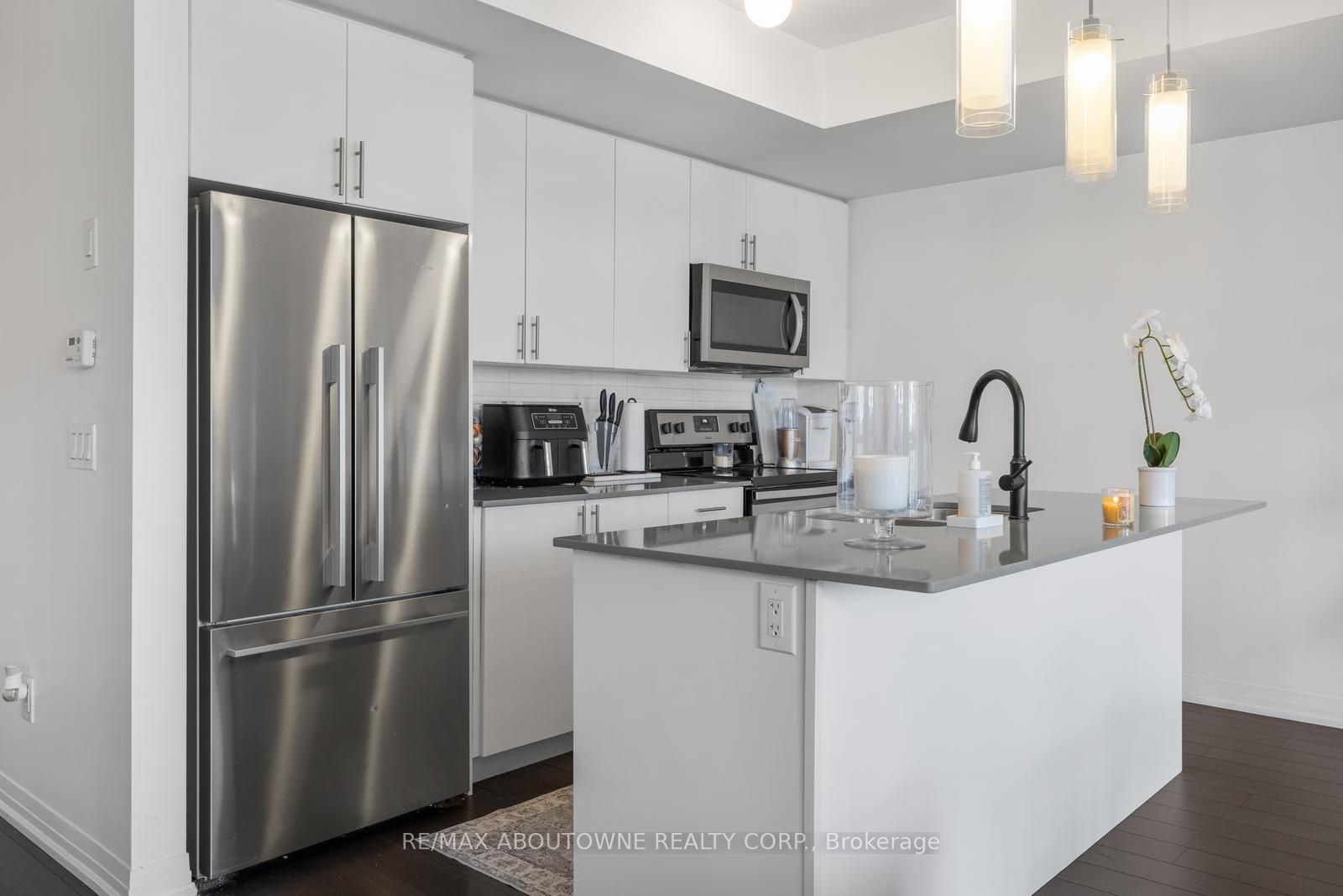 1200 Main St E, #202