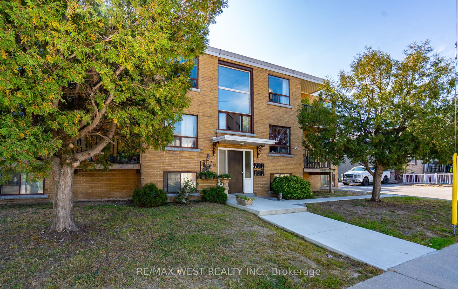 1 Bexley Cres