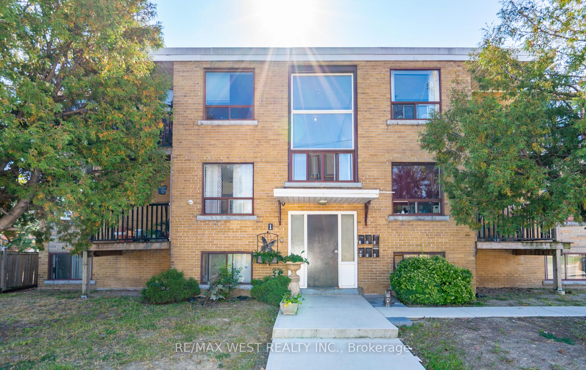 1 Bexley Cres