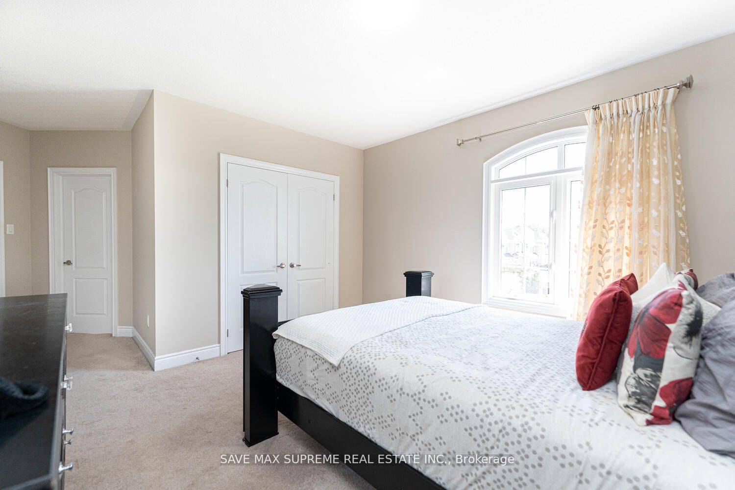 12 Royal West Dr