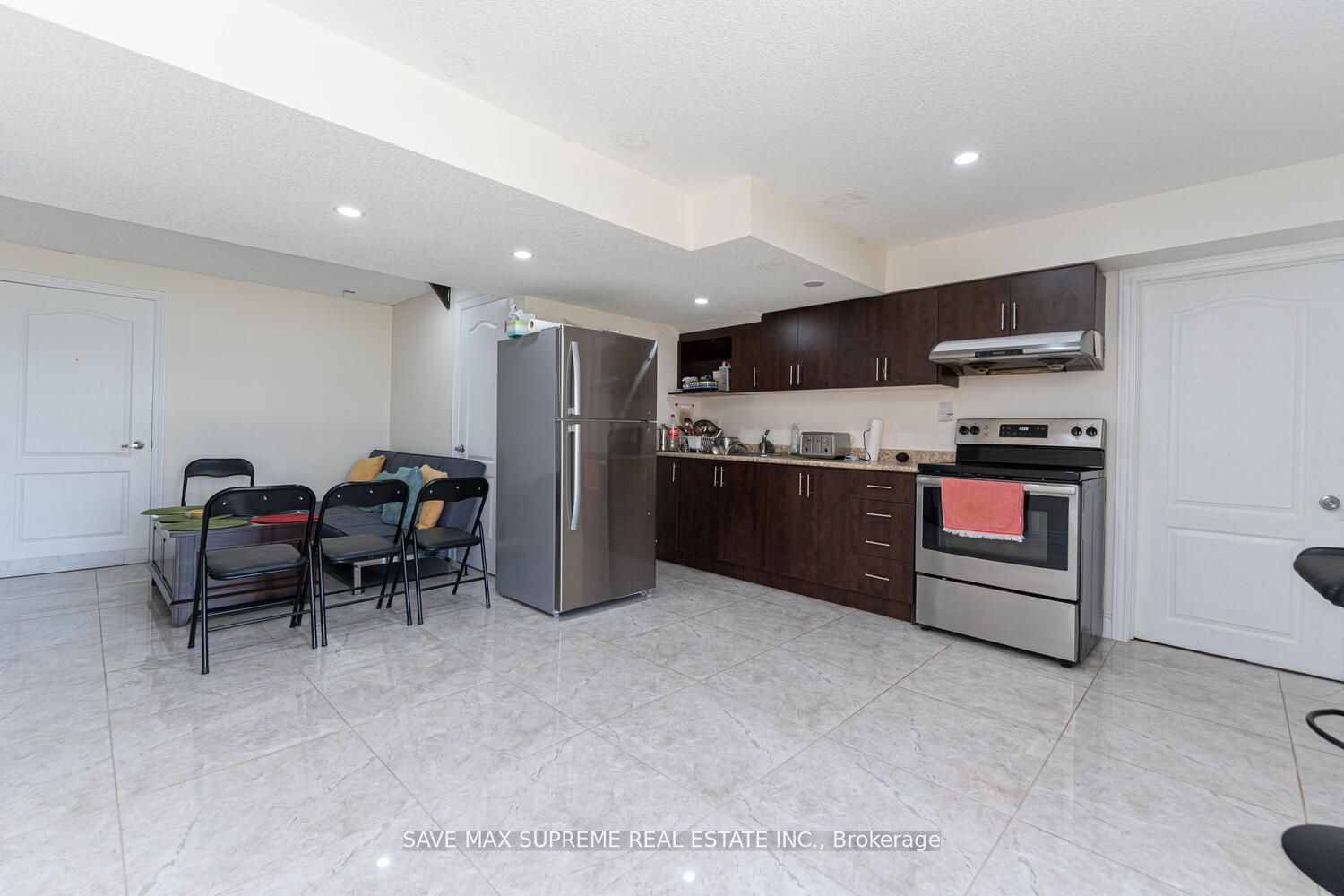 12 Royal West Dr