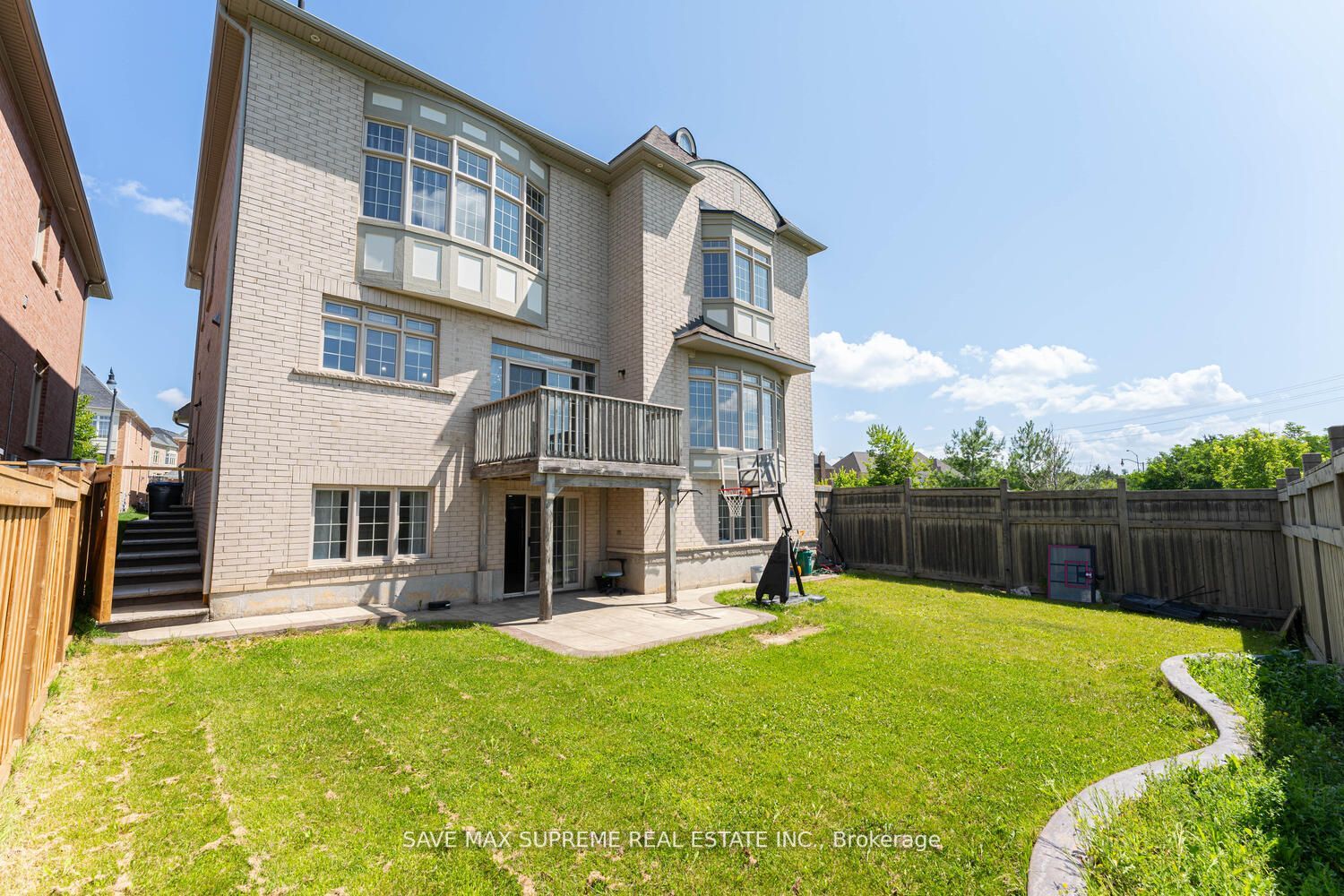 12 Royal West Dr