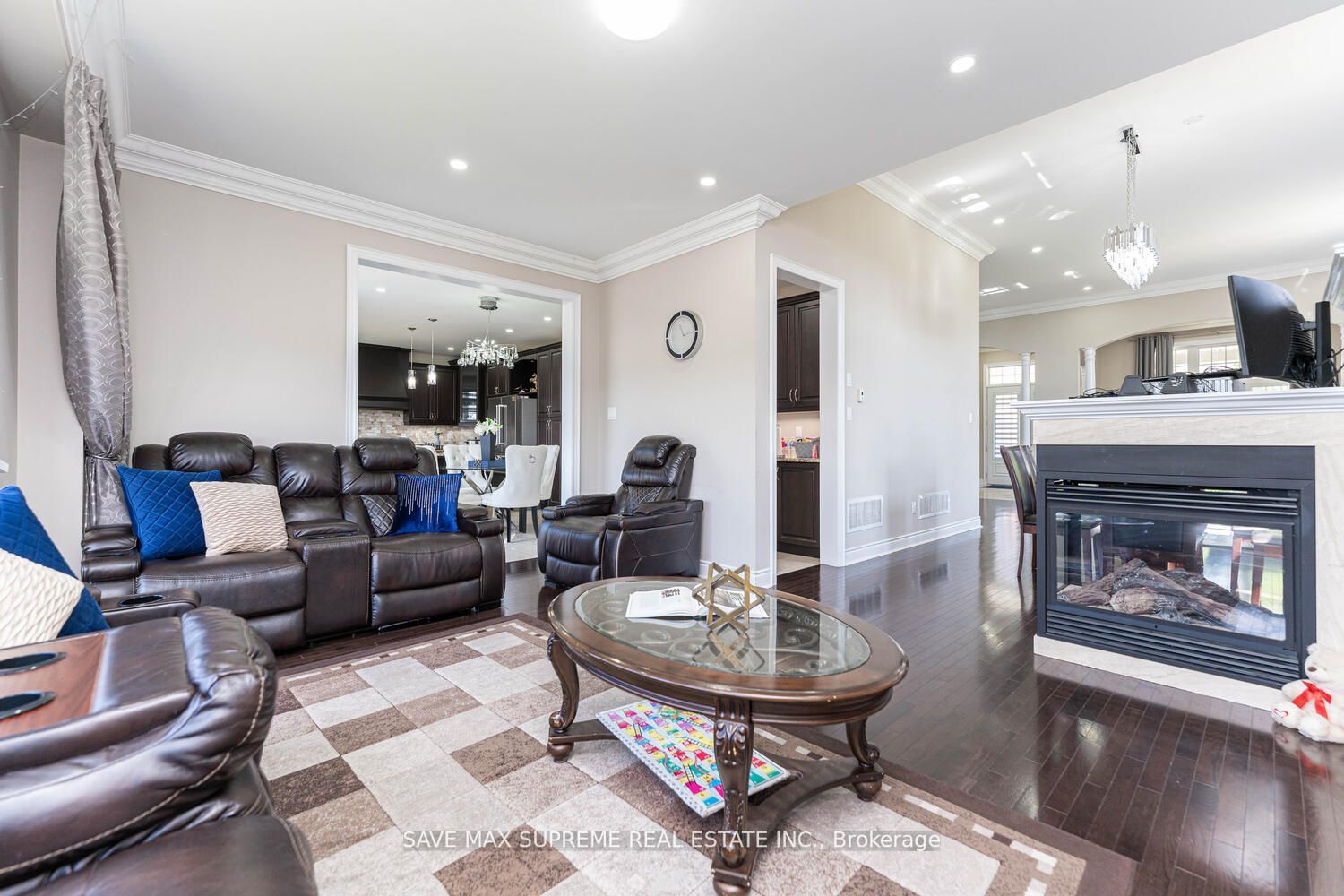 12 Royal West Dr