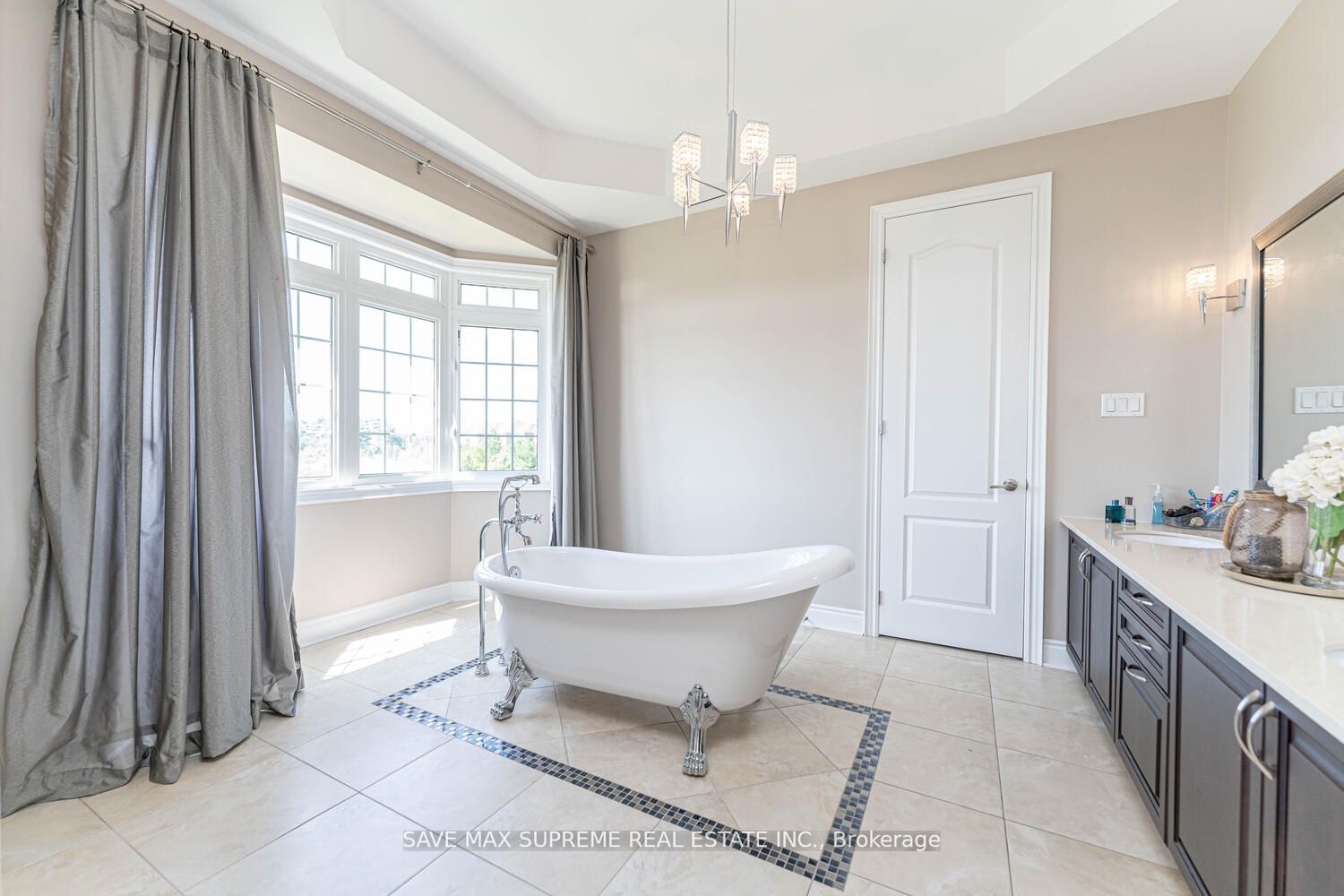 12 Royal West Dr