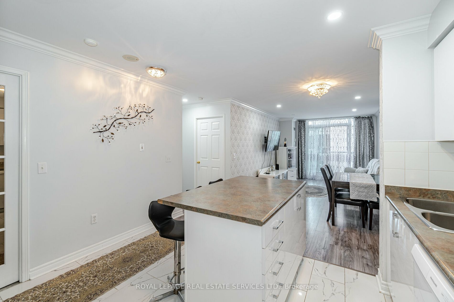 15 Michael Power Place, #405