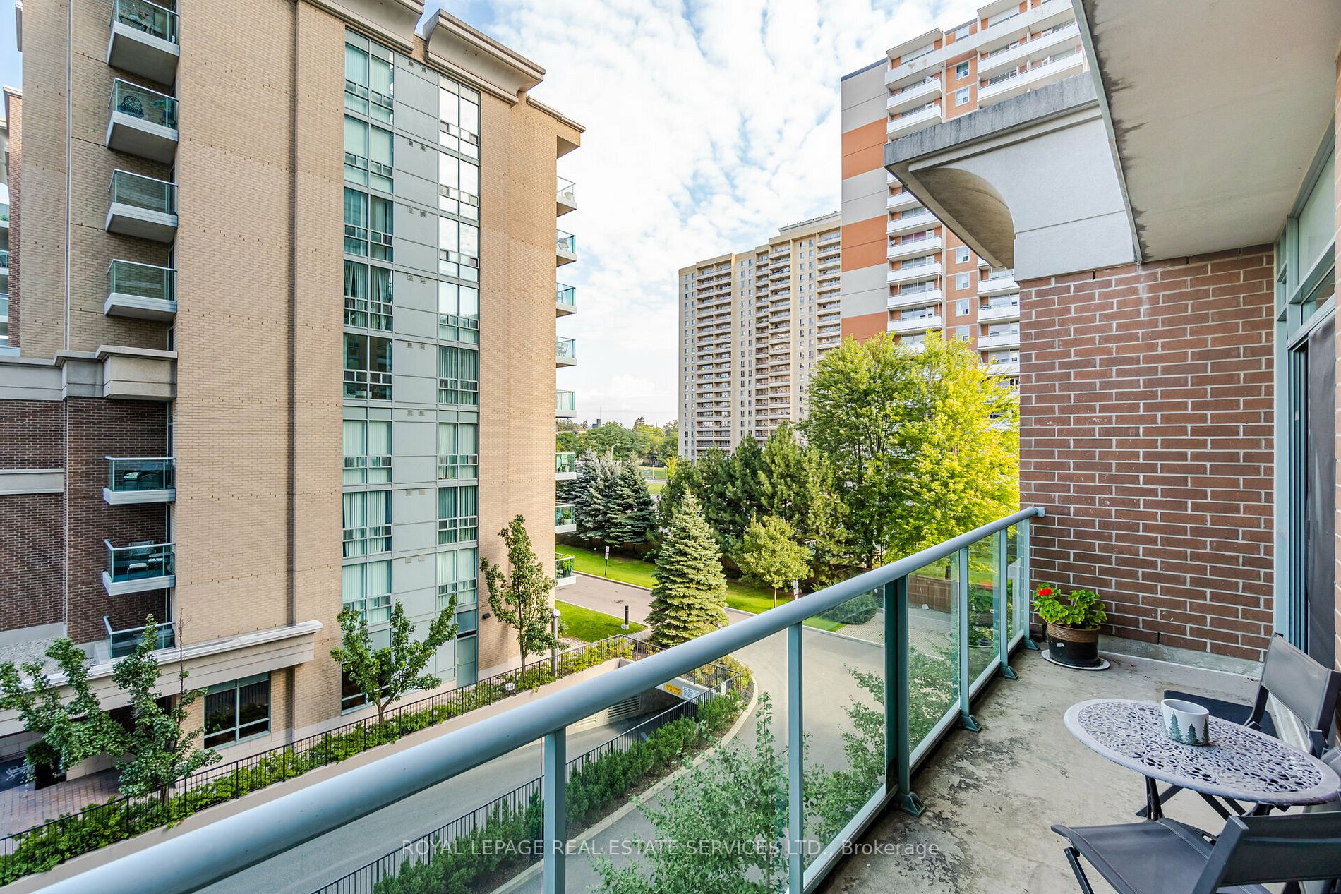 15 Michael Power Place, #405