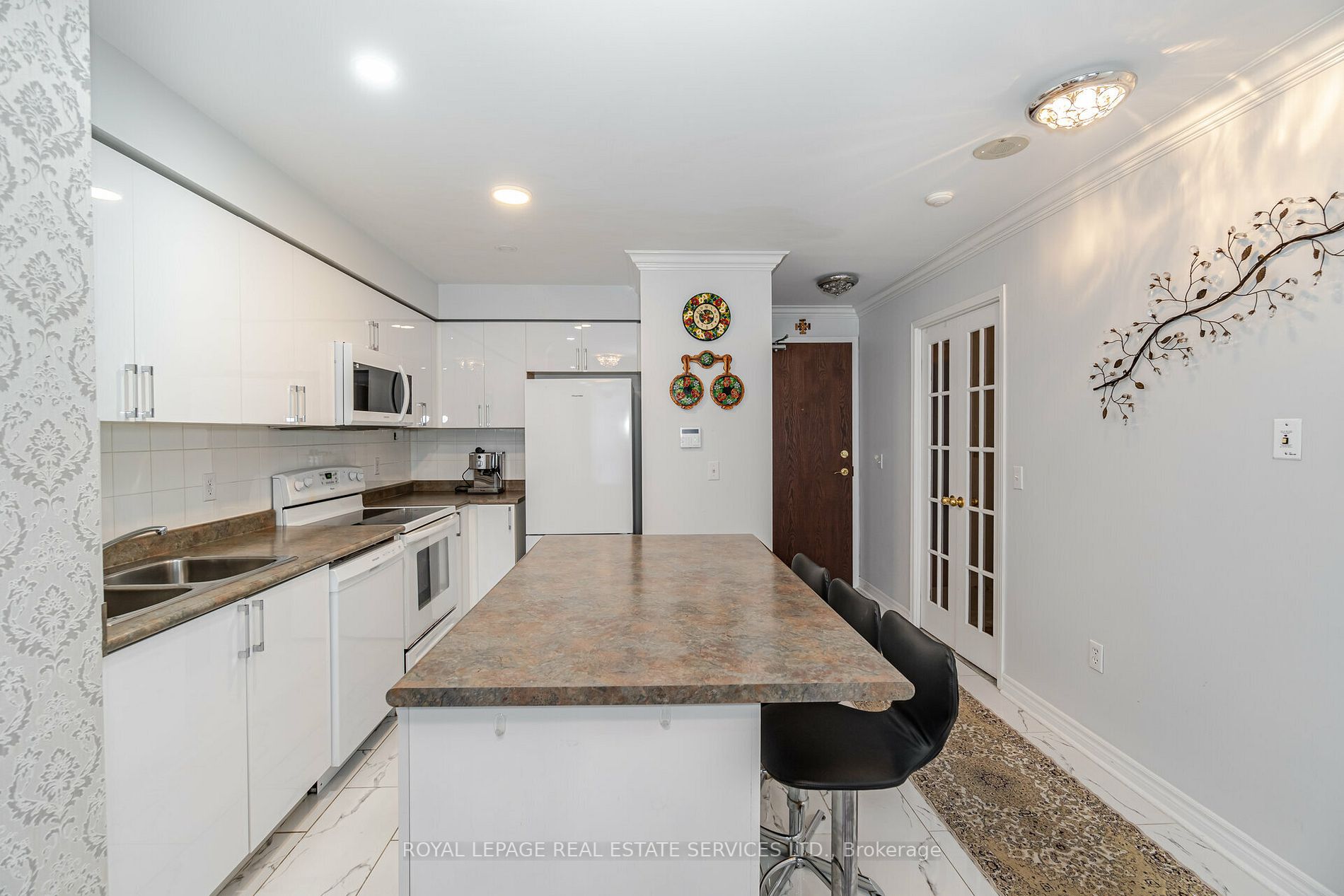 15 Michael Power Place, #405