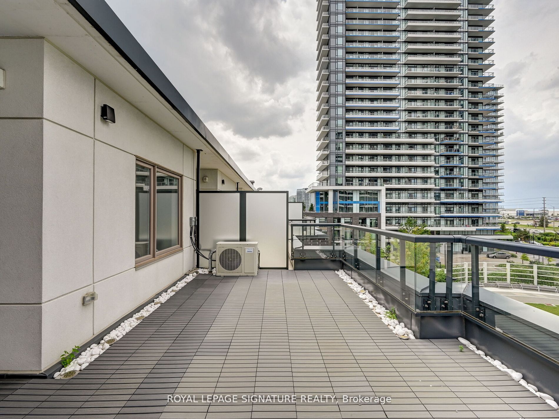 2530 Eglinton Ave W, #118