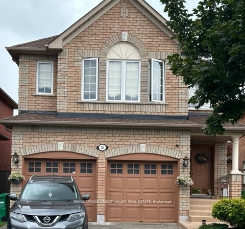 82 Fallstar Cres