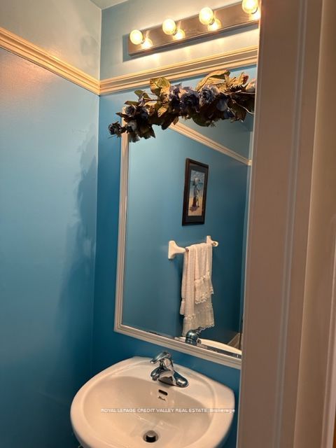 82 Fallstar Cres