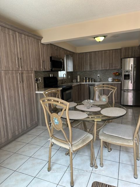 82 Fallstar Cres