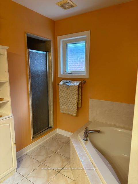 82 Fallstar Cres