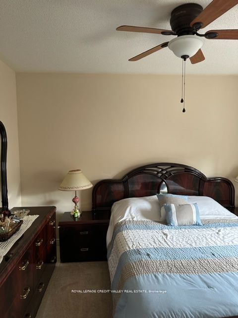 82 Fallstar Cres