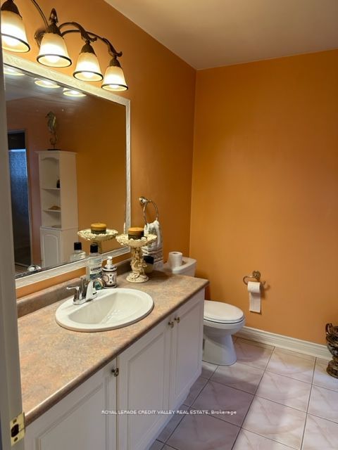 82 Fallstar Cres
