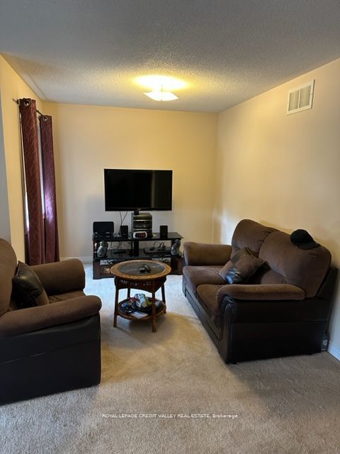82 Fallstar Cres